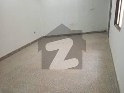 شاہراہِ قائدین کراچی میں 16 مرلہ دفتر 4.5 لاکھ میں کرایہ پر دستیاب ہے۔