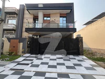 ایل ڈی اے ایوینیو لاہور میں 6 کمروں کا 10 مرلہ مکان 3.9 کروڑ میں برائے فروخت۔