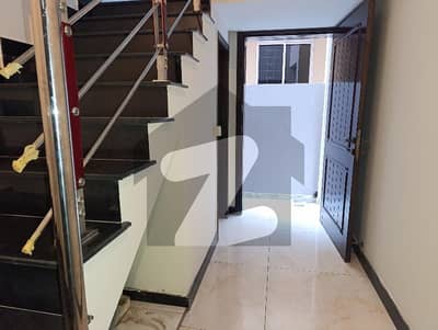 ڈی ایچ اے فیز 8 سابقہ ایئر ایوینیو ڈی ایچ اے فیز 8,ڈی ایچ اے ڈیفینس,لاہور میں 2 کمروں کا 1 کنال بالائی پورشن 80.0 ہزار میں کرایہ پر دستیاب ہے۔