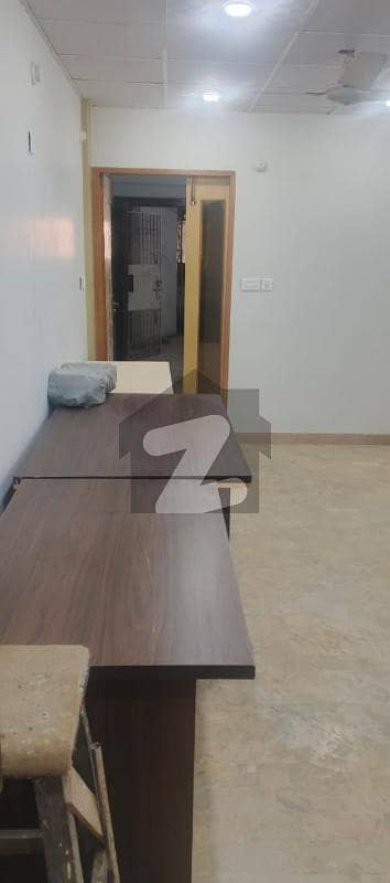 Semi Furnished office Available for Rent 500 sqft on Prime Location of Tariq Road