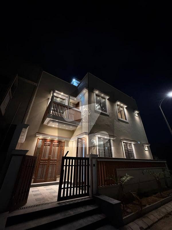 120 Square Yards Luxurious Villa 120 Square Yards Luxurious Villa