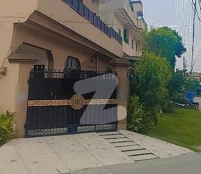 Corner Marghzar Officers Colony 10 Marla House Up For sale