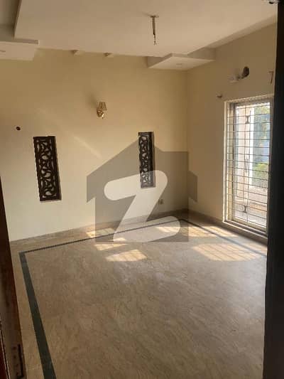 ڈی ایچ اے فیز 8 ڈیفنس (ڈی ایچ اے),لاہور میں 4 کمروں کا 10 مرلہ مکان 4.5 کروڑ میں برائے فروخت۔