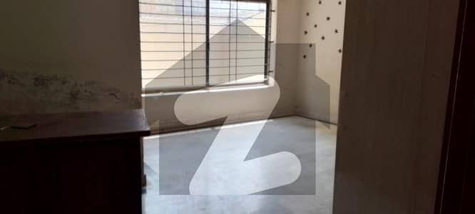 in p w d kanal ka triple storey House 12bedroom water boring bijli comercial perpes school Office multinational company Hospital Hastal rent dimnd 3 lac