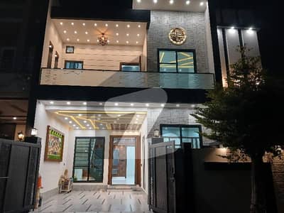 ایڈن ویلی فیصل آباد میں 4 کمروں کا 7 مرلہ مکان 3.4 کروڑ میں برائے فروخت۔