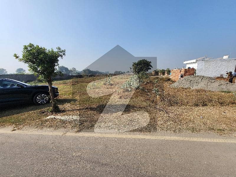 آئی وی وائی فارمز برکی روڈ,کینٹ,لاہور میں 5 کنال رہائشی پلاٹ 2.75 کروڑ میں برائے فروخت۔