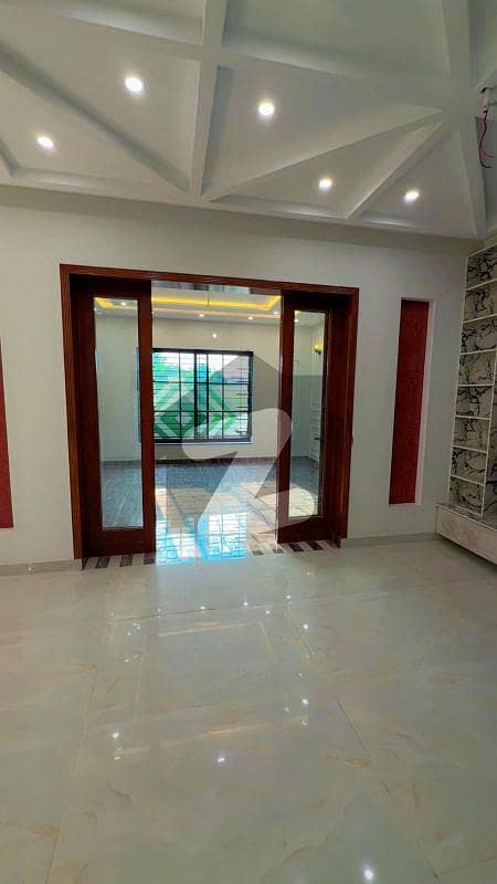 Book Prime Location House Today In Shalimar Colony
