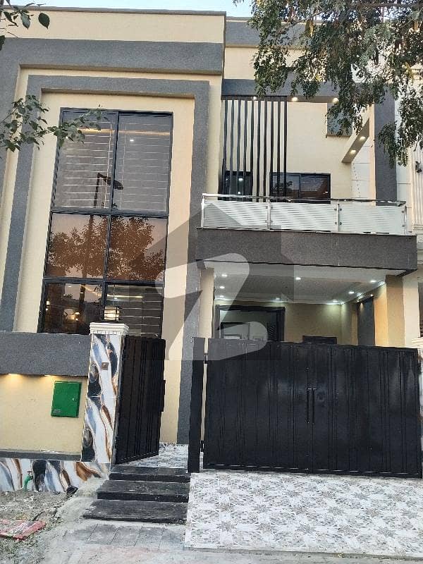 5 مرلہ برانڈ نیو اسپینش ہاؤس برائے فروخت بحریہ نشیمن 5 مرلہ برانڈ نیو اسپینش ہاؤس برائے فروخت بحریہ نشیمن