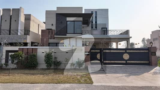 ڈی ایچ اے فیز 8 - بلاک ایس فیز 8,ڈیفنس (ڈی ایچ اے),لاہور میں 6 کمروں کا 1 کنال مکان 10.5 کروڑ میں برائے فروخت۔ ڈی ایچ اے فیز 8 - بلاک ایس فیز 8,ڈیفنس (ڈی ایچ اے),لاہور میں 6 کمروں کا 1 کنال مکان 10.5 کروڑ میں برائے فروخت۔