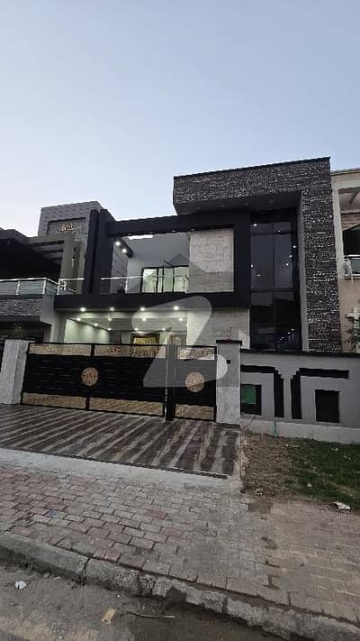 8 Marla Brand New House Available For Sale 8 Marla Brand New House Available For Sale