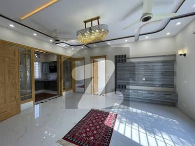 بحریہ ٹاؤن سیکٹر ای بحریہ ٹاؤن,لاہور میں 5 کمروں کا 10 مرلہ مکان 3.5 کروڑ میں برائے فروخت۔ بحریہ ٹاؤن سیکٹر ای بحریہ ٹاؤن,لاہور میں 5 کمروں کا 10 مرلہ مکان 3.5 کروڑ میں برائے فروخت۔