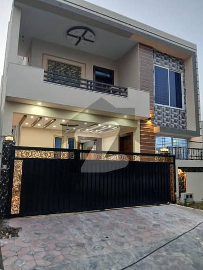 جناح گارڈنز فیز 1 جناح گارڈنز,ایف ای سی ایچ ایس,اسلام آباد میں 4 کمروں کا 7 مرلہ مکان 3.3 کروڑ میں برائے فروخت۔