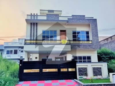 جی ۔ 13 اسلام آباد میں 5 کمروں کا 7 مرلہ مکان 6.3 کروڑ میں برائے فروخت۔