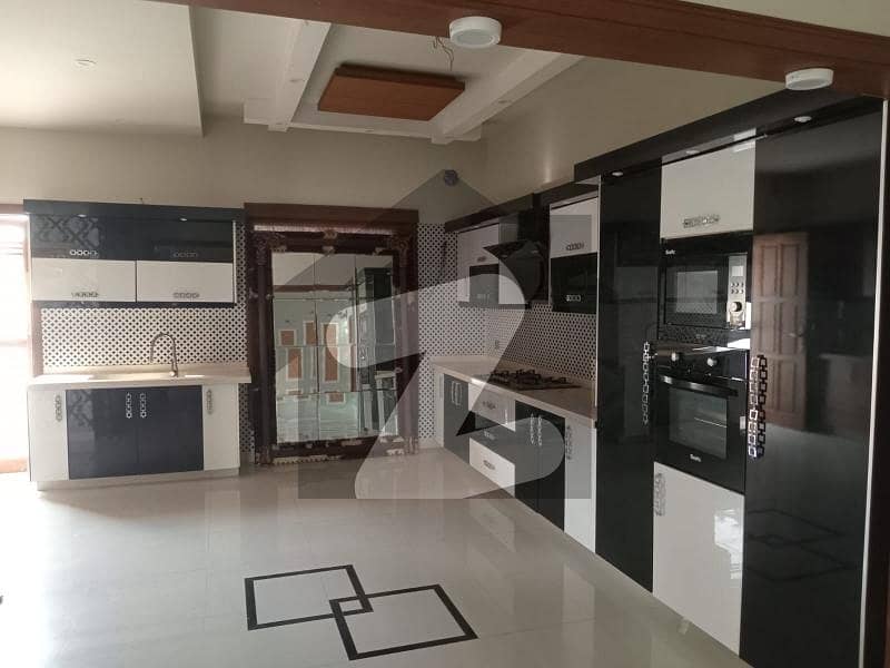 ڈی ایچ اے فیز 6 ڈی ایچ اے ڈیفینس,کراچی میں 5 کمروں کا 1 کنال مکان 14.0 کروڑ میں برائے فروخت۔