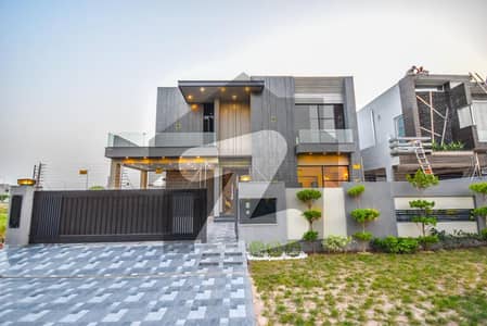 Spacious And Stylish One Kanal Bungalow Near Big Park & HKB Store Hot Location Spacious And Stylish One Kanal Bungalow Near Big Park & HKB Store Hot Location