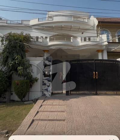 very main road commercial location corner 2.4 marlaas house double story