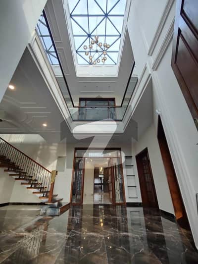 1 Kanal Designer Villa Available For Rent