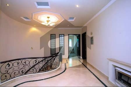 ڈی ایچ اے فیز 4 ڈیفنس (ڈی ایچ اے),لاہور میں 5 کمروں کا 1 کنال مکان 2.5 لاکھ میں کرایہ پر دستیاب ہے۔