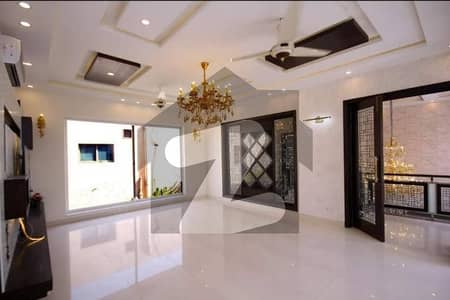 ڈی ایچ اے فیز 3 ڈیفنس (ڈی ایچ اے),لاہور میں 5 کمروں کا 1 کنال مکان 3.25 لاکھ میں کرایہ پر دستیاب ہے۔