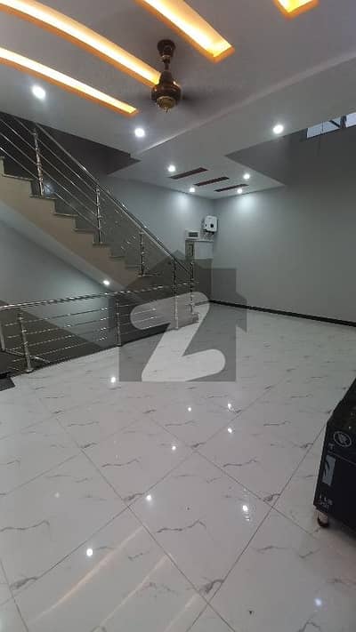 بحریہ انکلیو بحریہ ٹاؤن,اسلام آباد میں 5 کمروں کا 8 مرلہ مکان 1.7 لاکھ میں کرایہ پر دستیاب ہے۔