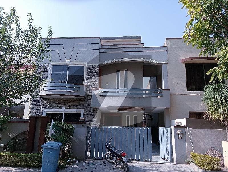 10 Marla Non Furnished House