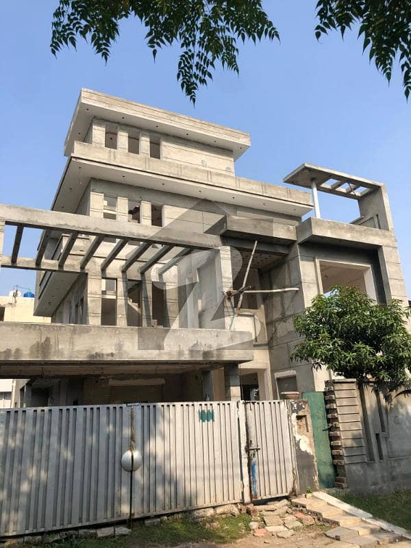 1-Kanal Triple Storey House For Sale 1-Kanal Triple Storey House For Sale