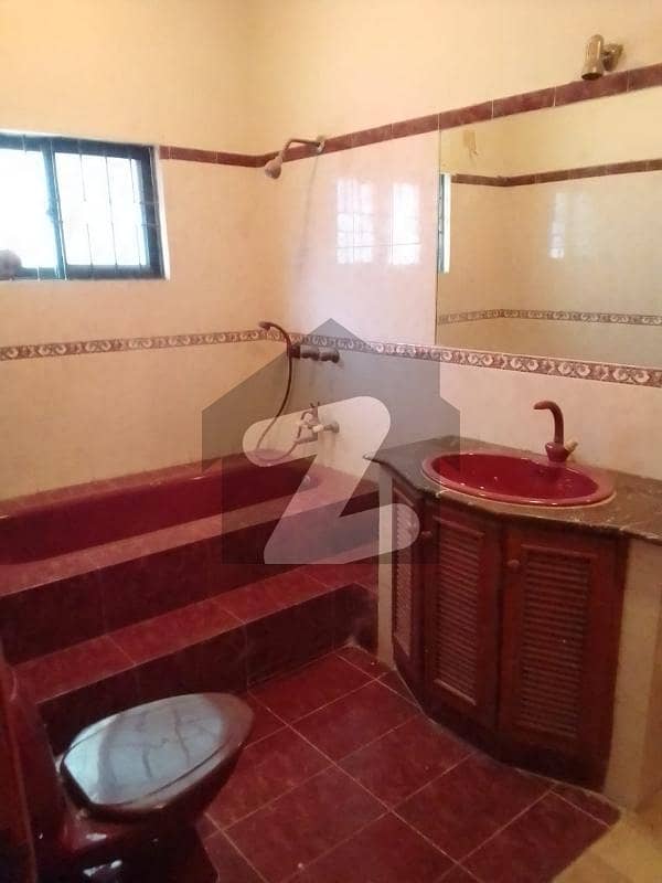 ڈی ایچ اے ڈیفینس کراچی میں 5 کمروں کا 1 کنال مکان 10.5 کروڑ میں برائے فروخت۔