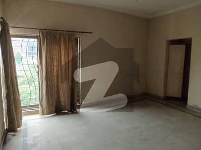 One Kanal House Available For School Or Silent Ofc