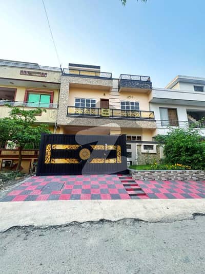 جی ۔ 13 اسلام آباد میں 4 کمروں کا 4 مرلہ مکان 3.9 کروڑ میں برائے فروخت۔