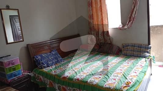 لیاقت آباد - بلاک 4 لیاقت آباد,کراچی میں 2 کمروں کا 2 مرلہ بالائی پورشن 32.0 لاکھ میں برائے فروخت۔