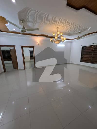 پی ڈبلیو ڈی ہاؤسنگ سکیم اسلام آباد میں 5 کمروں کا 1 کنال مکان 2.0 لاکھ میں کرایہ پر دستیاب ہے۔