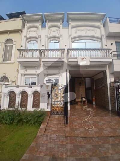 ڈی ایچ اے 9 ٹاؤن ۔ بلاک سی ڈی ایچ اے 9 ٹاؤن,ڈیفنس (ڈی ایچ اے),لاہور میں 3 کمروں کا 5 مرلہ مکان 3.15 کروڑ میں برائے فروخت۔ ڈی ایچ اے 9 ٹاؤن ۔ بلاک سی ڈی ایچ اے 9 ٹاؤن,ڈیفنس (ڈی ایچ اے),لاہور میں 3 کمروں کا 5 مرلہ مکان 3.15 کروڑ میں برائے فروخت۔