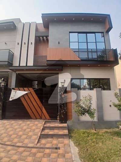 ڈی ایچ اے 9 ٹاؤن ۔ بلاک سی ڈی ایچ اے 9 ٹاؤن,ڈیفنس (ڈی ایچ اے),لاہور میں 3 کمروں کا 5 مرلہ مکان 2.8 کروڑ میں برائے فروخت۔ ڈی ایچ اے 9 ٹاؤن ۔ بلاک سی ڈی ایچ اے 9 ٹاؤن,ڈیفنس (ڈی ایچ اے),لاہور میں 3 کمروں کا 5 مرلہ مکان 2.8 کروڑ میں برائے فروخت۔