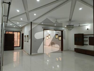 14 Marla Beautiful Upper Portion Available For Rent