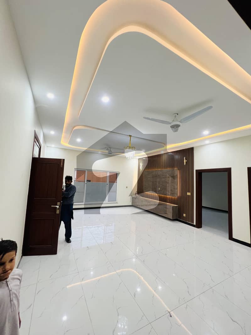 11 Marla brand new independent House 11 Marla brand new independent House