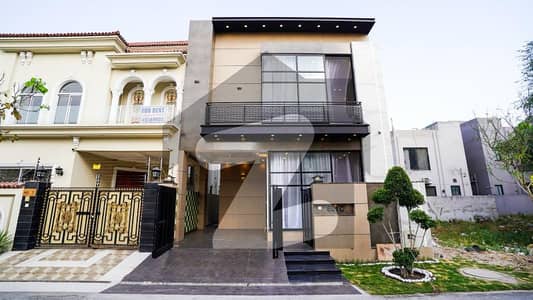 ڈی ایچ اے 9 ٹاؤن ۔ بلاک سی ڈی ایچ اے 9 ٹاؤن,ڈیفنس (ڈی ایچ اے),لاہور میں 3 کمروں کا 5 مرلہ مکان 2.8 کروڑ میں برائے فروخت۔ ڈی ایچ اے 9 ٹاؤن ۔ بلاک سی ڈی ایچ اے 9 ٹاؤن,ڈیفنس (ڈی ایچ اے),لاہور میں 3 کمروں کا 5 مرلہ مکان 2.8 کروڑ میں برائے فروخت۔