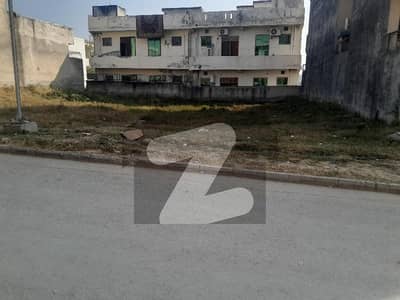 8 marla lop clear plot for sale in street 214