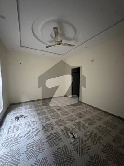 لاثانی ٹاؤن فیصل آباد میں 6 کمروں کا 15 مرلہ مکان 1.2 لاکھ میں کرایہ پر دستیاب ہے۔