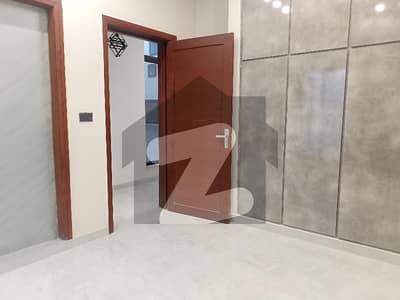 ریاض الجنہ فیصل آباد میں 5 کمروں کا 6 مرلہ مکان 2.75 کروڑ میں برائے فروخت۔