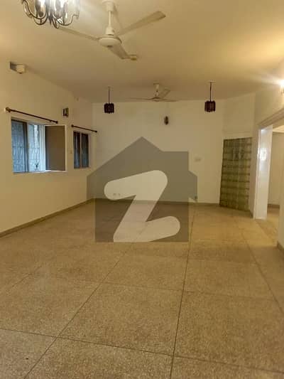 ایف ۔ 6/3 ایف ۔ 6,اسلام آباد میں 5 کمروں کا 1 کنال مکان 4.5 لاکھ میں کرایہ پر دستیاب ہے۔