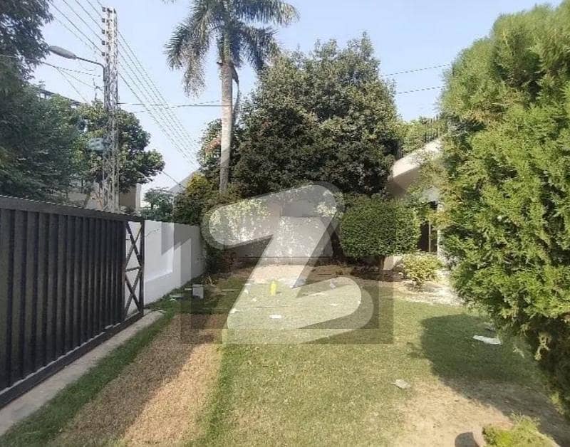 اولڈ آفیسرز کالونی صدر,کینٹ,لاہور میں 4 کمروں کا 2 کنال مکان 9.5 کروڑ میں برائے فروخت۔ اولڈ آفیسرز کالونی صدر,کینٹ,لاہور میں 4 کمروں کا 2 کنال مکان 9.5 کروڑ میں برائے فروخت۔