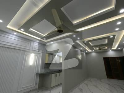 بخاری کمرشل ایریا ڈی ایچ اے فیز 6,ڈی ایچ اے ڈیفینس,کراچی میں 2 کمروں کا 4 مرلہ فلیٹ 2.25 کروڑ میں برائے فروخت۔