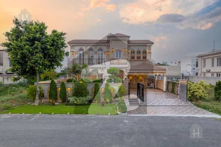 EXCLUSIVE 1 Kanal Spanish House Full Basement in Prime Block XX, Phase 3