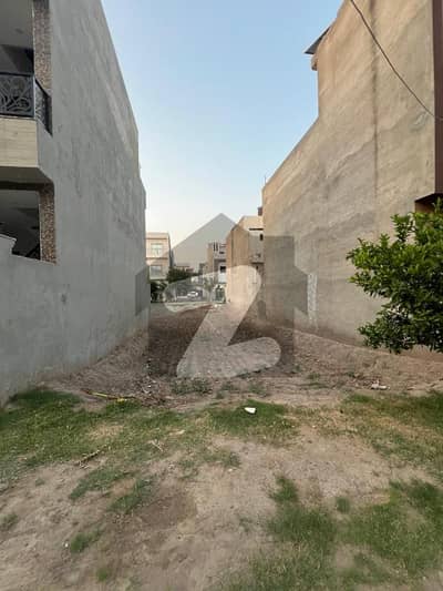 Prime 5 Marla Plot For Sale In Imperial Block, Lahore