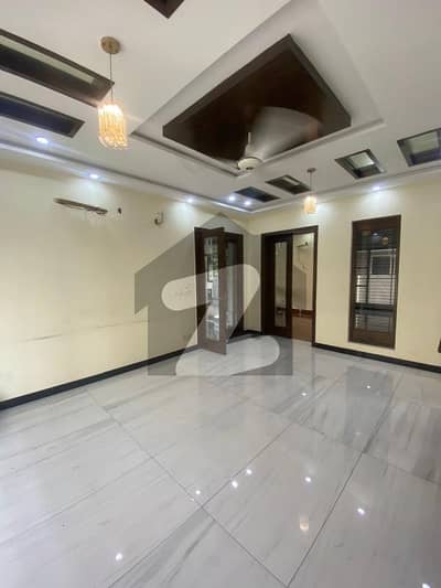 New 10 Marla Lower Portion Upper Lock