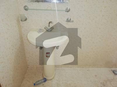 ایف ۔ 8 اسلام آباد میں 4 کمروں کا 1 کنال مکان 5.0 لاکھ میں کرایہ پر دستیاب ہے۔