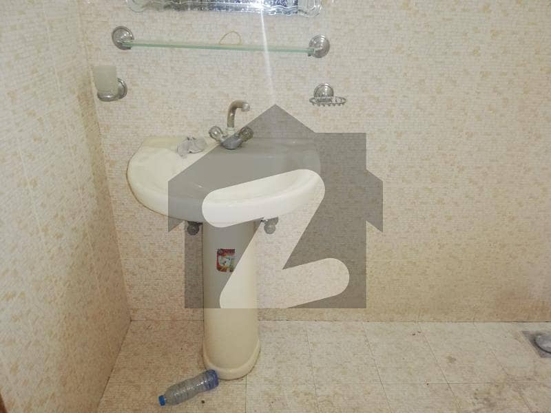 ایف ۔ 8 اسلام آباد میں 4 کمروں کا 1 کنال مکان 5.0 لاکھ میں کرایہ پر دستیاب ہے۔