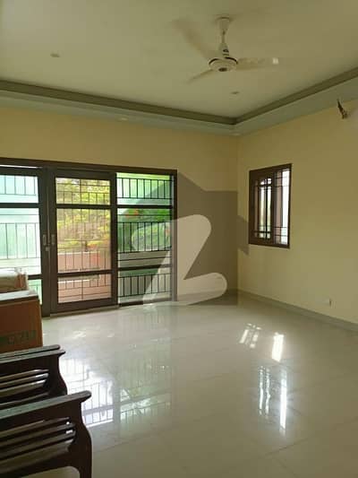 ڈی ایچ اے فیز 8 ڈی ایچ اے ڈیفینس,کراچی میں 6 کمروں کا 1 کنال مکان 12.25 کروڑ میں برائے فروخت۔