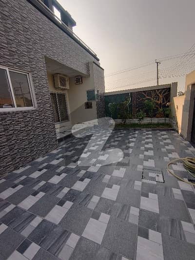 ایل ڈی اے ایوینیو لاہور میں 6 کمروں کا 1 کنال عمارت 2.2 لاکھ میں کرایہ پر دستیاب ہے۔