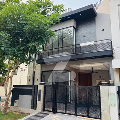 ڈی ایچ اے 9 ٹاؤن ۔ بلاک بی ڈی ایچ اے 9 ٹاؤن,ڈیفنس (ڈی ایچ اے),لاہور میں 3 کمروں کا 5 مرلہ مکان 3.1 کروڑ میں برائے فروخت۔ ڈی ایچ اے 9 ٹاؤن ۔ بلاک بی ڈی ایچ اے 9 ٹاؤن,ڈیفنس (ڈی ایچ اے),لاہور میں 3 کمروں کا 5 مرلہ مکان 3.1 کروڑ میں برائے فروخت۔